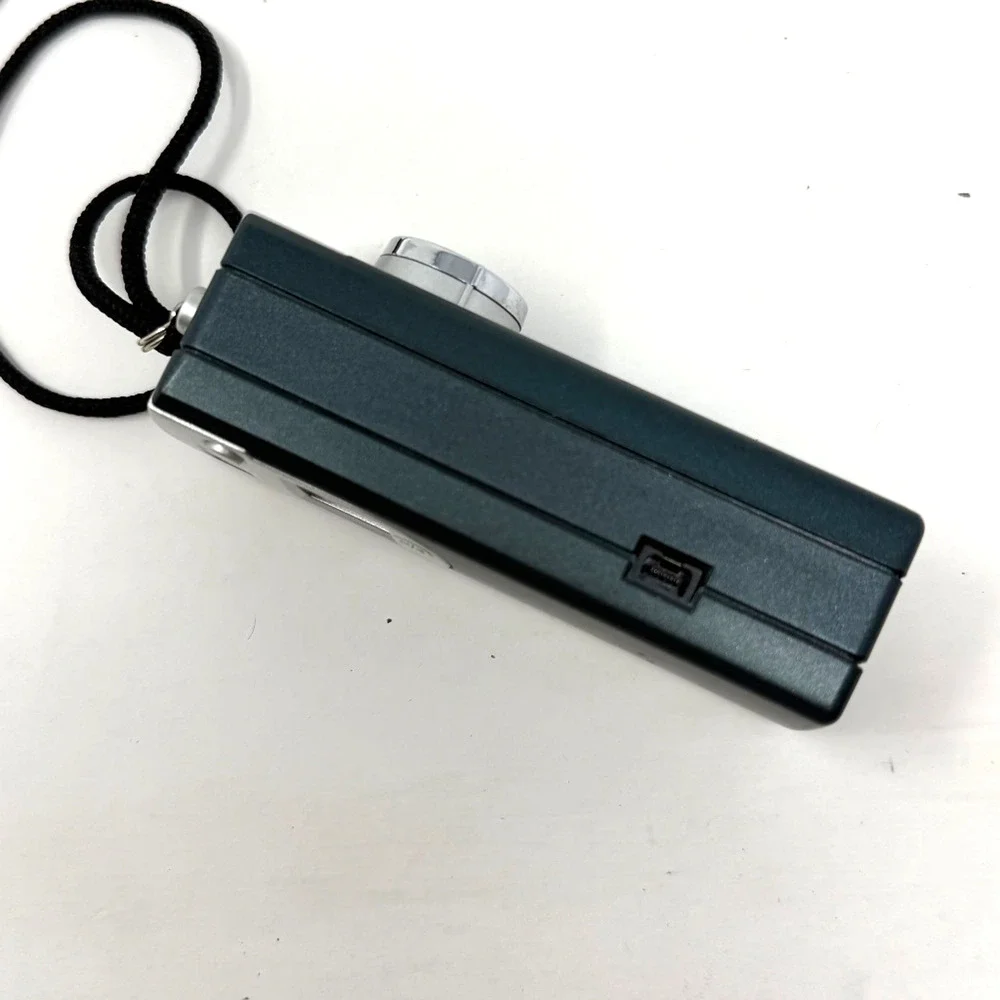 Aiptek Mega Cam Vintage Digital Camera 2002 Untested Oxidized Battery Door